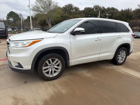 Used 2014 Toyota Highlander LE image 1