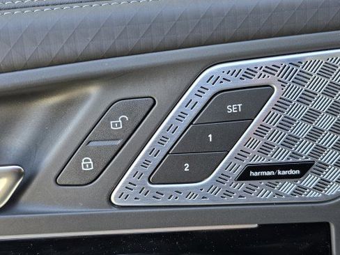 Certified 2025 BMW X2 xDrive28i w/ Premium Package image 17