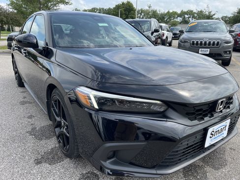 Used 2023 Honda Civic Sport image 3