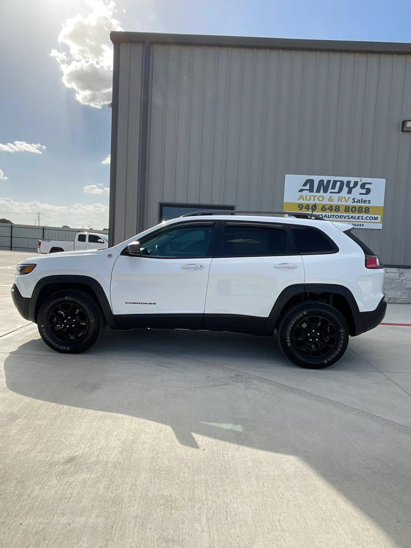 Used 2021 Jeep Cherokee Trailhawk w/ Trailer Tow Group AWD/4WD image 7