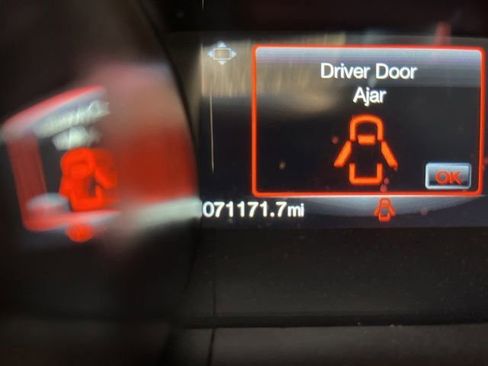 Used 2017 Ford Mustang Coupe RWD image 12