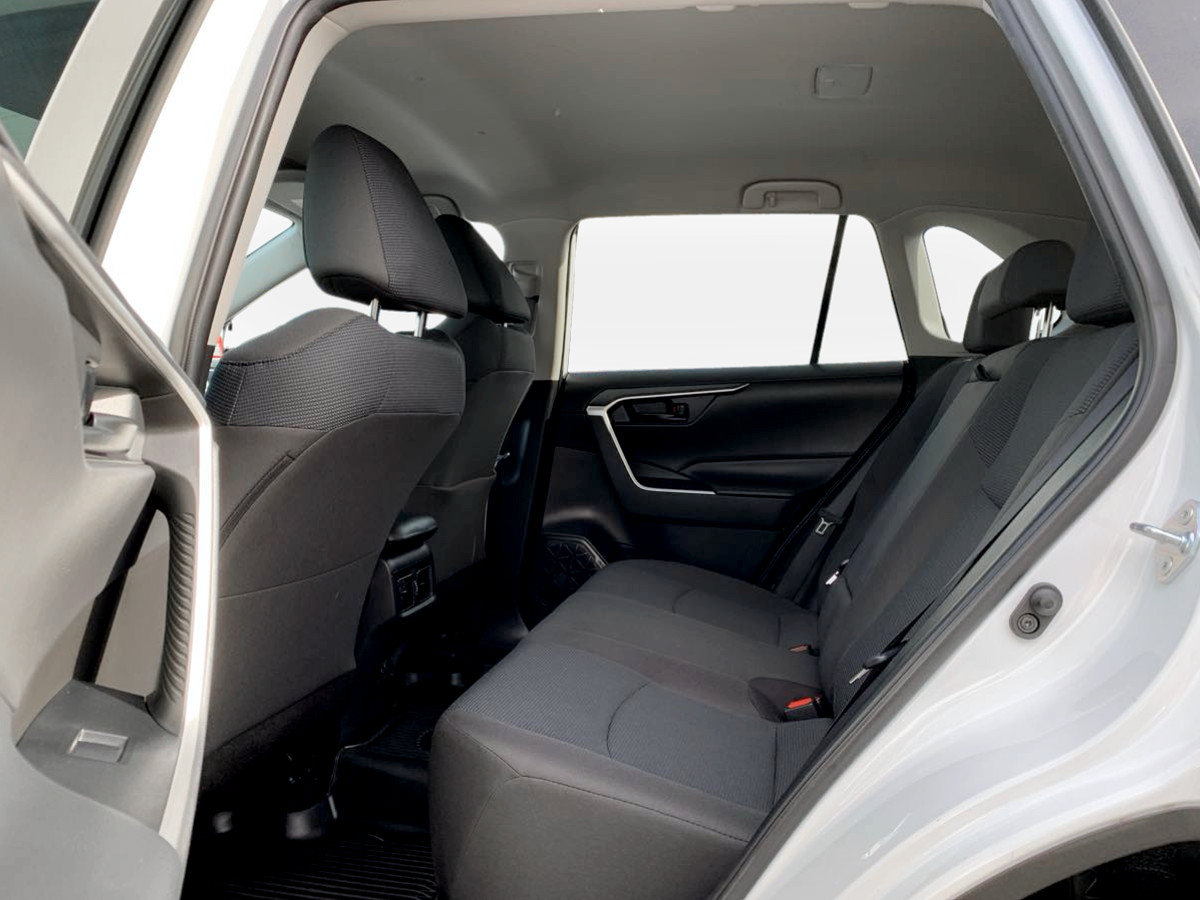 Used 2022 Toyota RAV4 LE AWD/4WD image 16