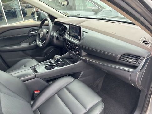 Used 2023 Nissan Rogue SV w/ SV Premium B Package FWD image 12