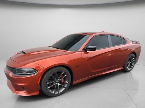 Used 2023 Dodge Charger R/T w/ Plus Group RWD image 2