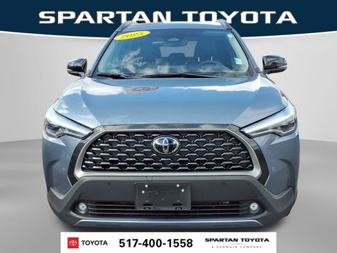 Used 2025 Toyota Corolla Cross XLE AWD/4WD image 3
