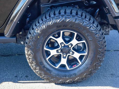 Used 2022 Jeep Wrangler Unlimited Rubicon w/ Cold Weather Group image 7