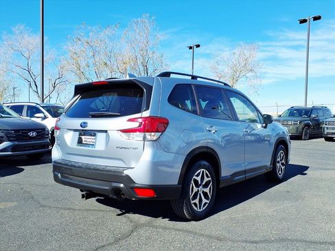Used 2020 Subaru Forester Premium image 6