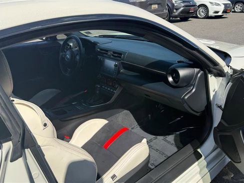 Used 2022 Toyota GR86 w/ ALL Weather Mat Package (TMS) RWD image 15