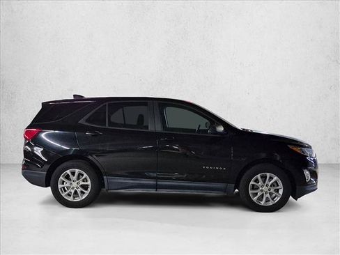 Used 2020 Chevrolet Equinox LS w/ LS Convenience Package FWD image 4