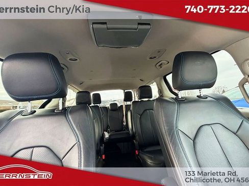 Used 2021 Chrysler Pacifica Touring-L image 28