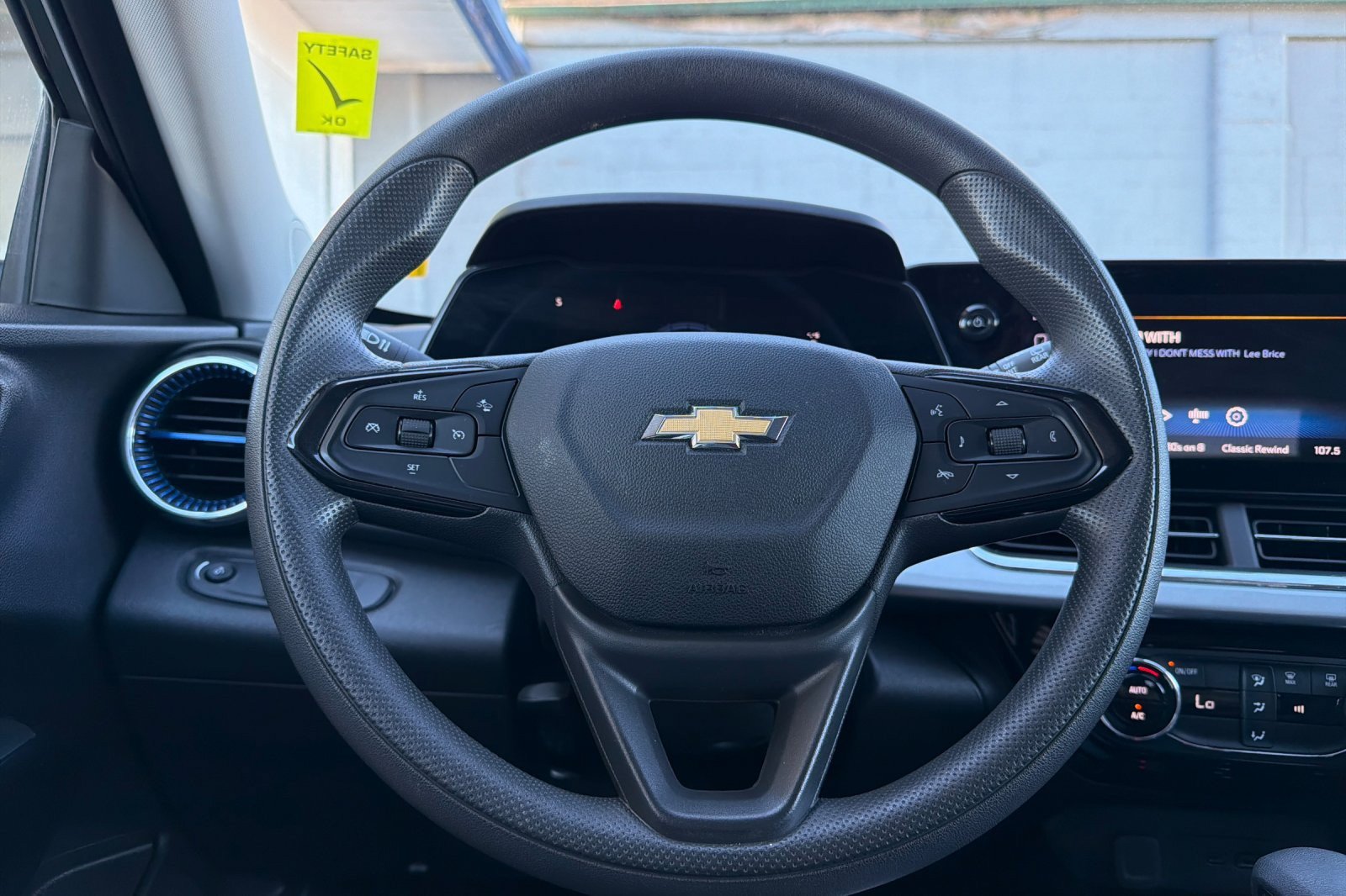 Used 2025 Chevrolet Trax LT FWD image 20