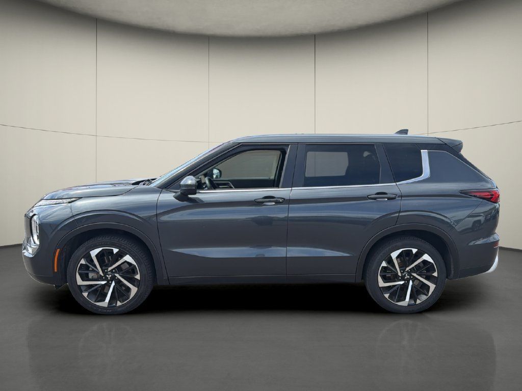 Used 2024 Mitsubishi Outlander SE FWD image 4