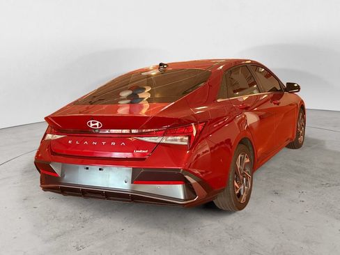 Used 2024 Hyundai Elantra Limited FWD image 3