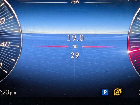 New 2025 Mercedes-Benz GLB 250 image 10