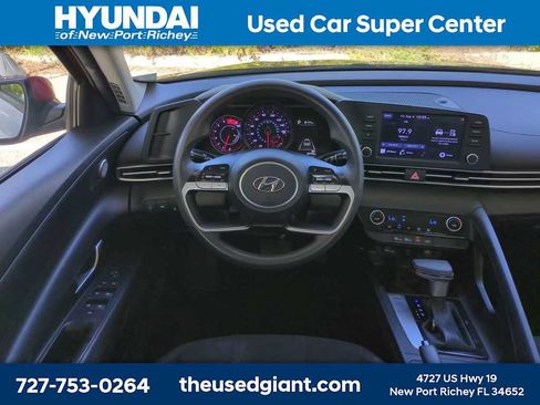 Used 2022 Hyundai Elantra SEL FWD image 15