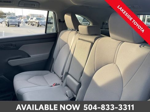 Used 2023 Toyota Highlander LE image 21