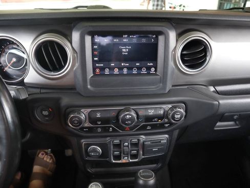 Used 2020 Jeep Gladiator Overland w/ Trailer Tow Package AWD/4WD image 43