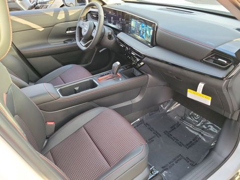 New 2026 Nissan Kicks SR w/ SR Premium Package FWD image 11