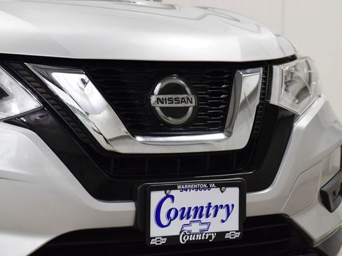 Used 2018 Nissan Rogue SV AWD/4WD image 11