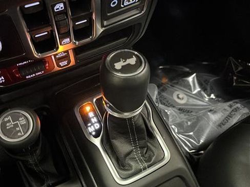 Used 2025 Jeep Wrangler Unlimited Rubicon 4xe image 18