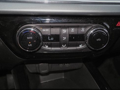 Certified 2025 Chevrolet Trax LT w/ Driver Confidence Package FWD image 13