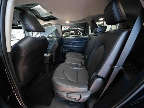 Used 2024 Toyota Grand Highlander XLE image 23