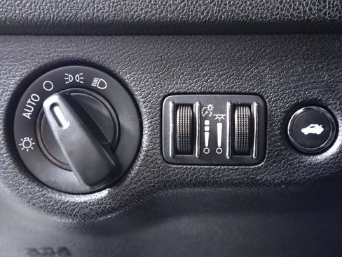 Used 2019 Dodge Charger SXT image 10