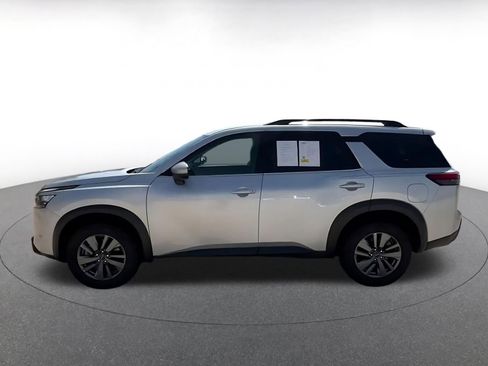 Used 2025 Nissan Pathfinder SV FWD image 9