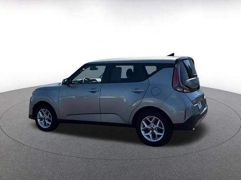 Used 2025 Kia Soul LX w/ LX Technology Package FWD image 11