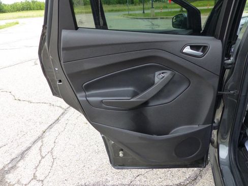 Used 2019 Ford Escape SE image 35