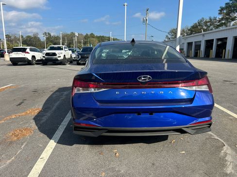 Used 2023 Hyundai Elantra SEL image 3