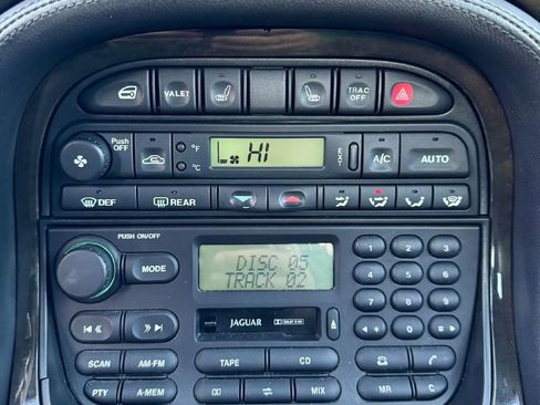 Used 1998 Jaguar XJ8 image 19