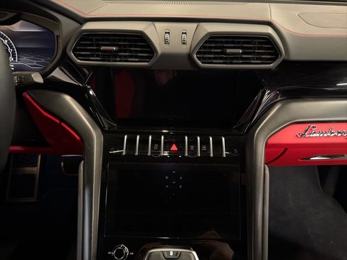 Used 2022 Lamborghini Urus image 18