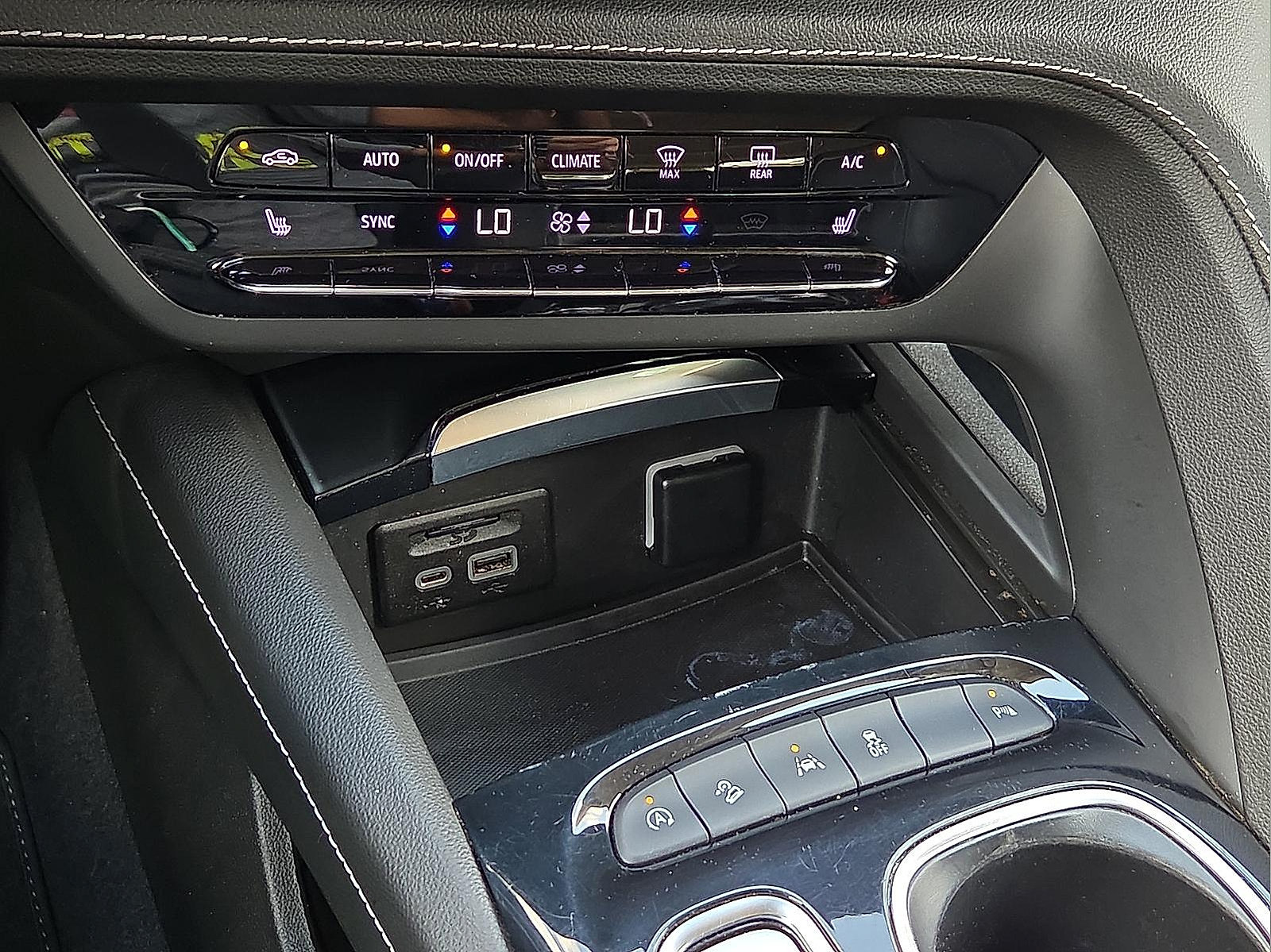Used 2022 Buick Envision Essence w/ Technology Package I AWD/4WD image 17