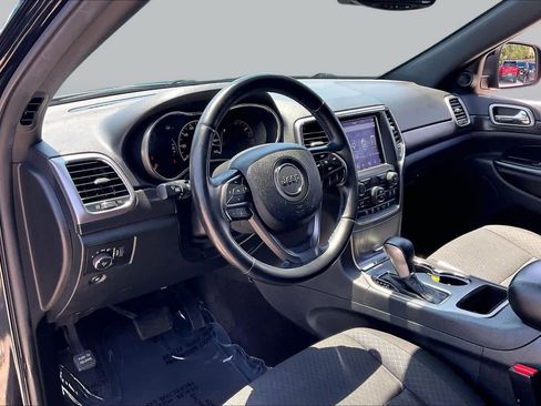 Used 2018 Jeep Grand Cherokee Laredo AWD/4WD image 17