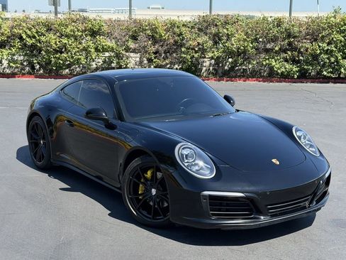 Used 2019 Porsche 911 Carrera 4 AWD/4WD image 2