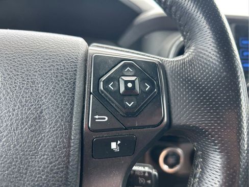 Used 2017 Toyota Tacoma TRD Off-Road w/ Premium & Technology Package AWD/4WD image 15
