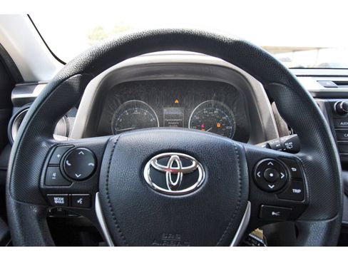 Used 2018 Toyota RAV4 LE FWD image 16