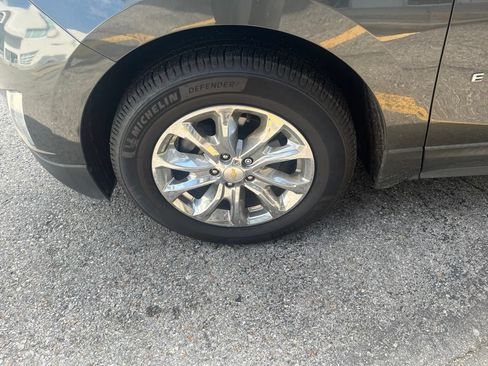 Used 2019 Chevrolet Equinox LT w/ Driver Convenience Package FWD image 9