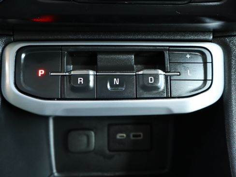 Used 2023 GMC Acadia SLE FWD image 52