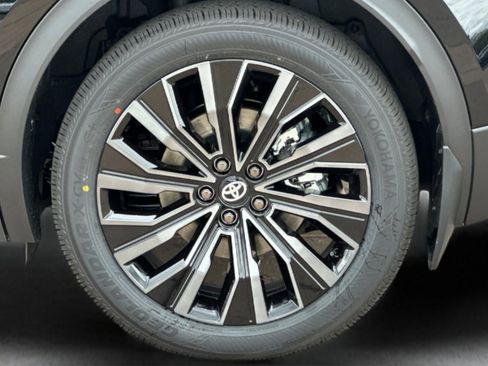 New 2026 Toyota C-HR AWD/4WD image 32