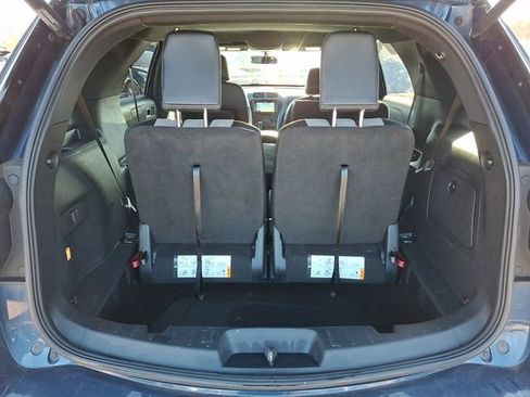 Used 2017 Ford Explorer XLT w/ Equipment Group 202A image 31