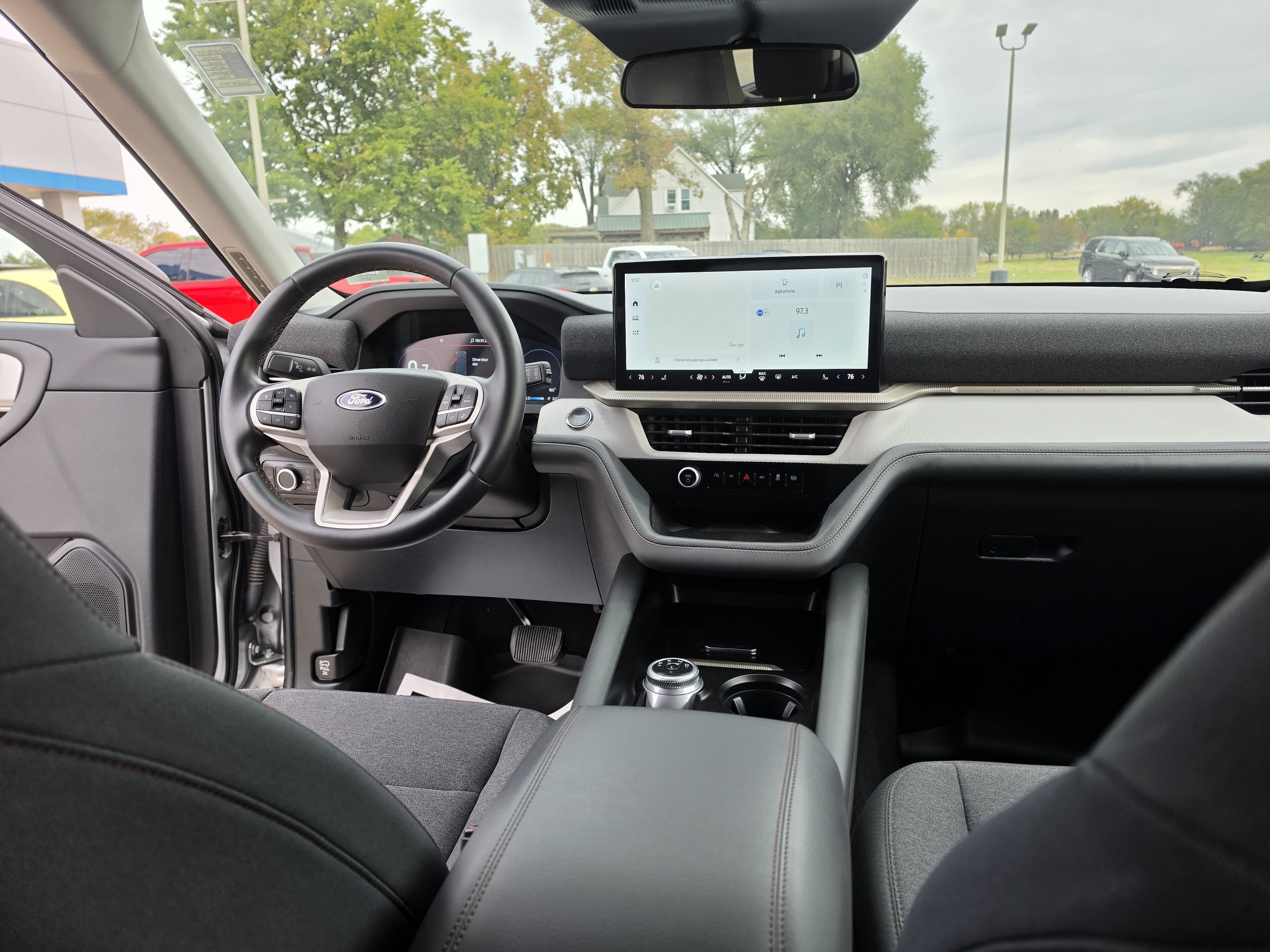 Used 2025 Ford Explorer Active AWD/4WD image 23