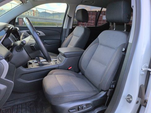 Used 2019 Chevrolet Traverse LT image 16