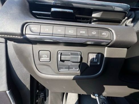 Used 2022 Cadillac Escalade Sport Platinum w/ LPO, Floor Liner Package AWD/4WD image 11