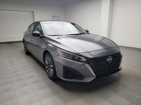 Used 2024 Nissan Altima 2.5 SV image 13