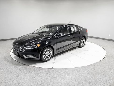 Used 2017 Ford Fusion SE w/ Fusion SE Technology Package FWD image 35