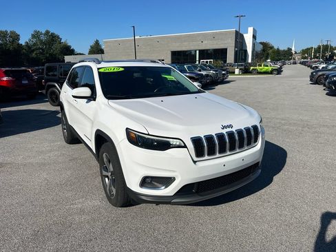 Used 2019 Jeep Cherokee Limited w/ Luxury Group AWD/4WD image 4