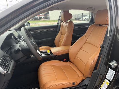 Used 2018 Honda Accord LX image 3