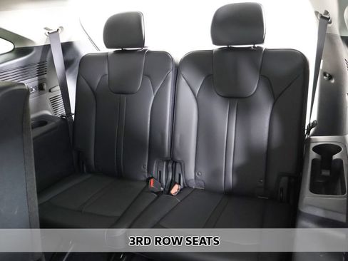 Used 2023 Kia Sorento S w/ Panoramic Sunroof Package AWD/4WD image 9
